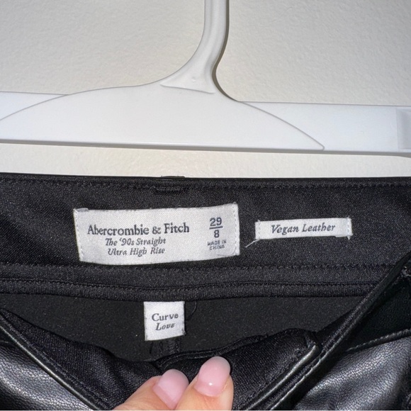 Abercrombie and Fitch Vegan Leather 90s Straight Ultra High Rise 29 / 8 Curve - Picture 7 of 7